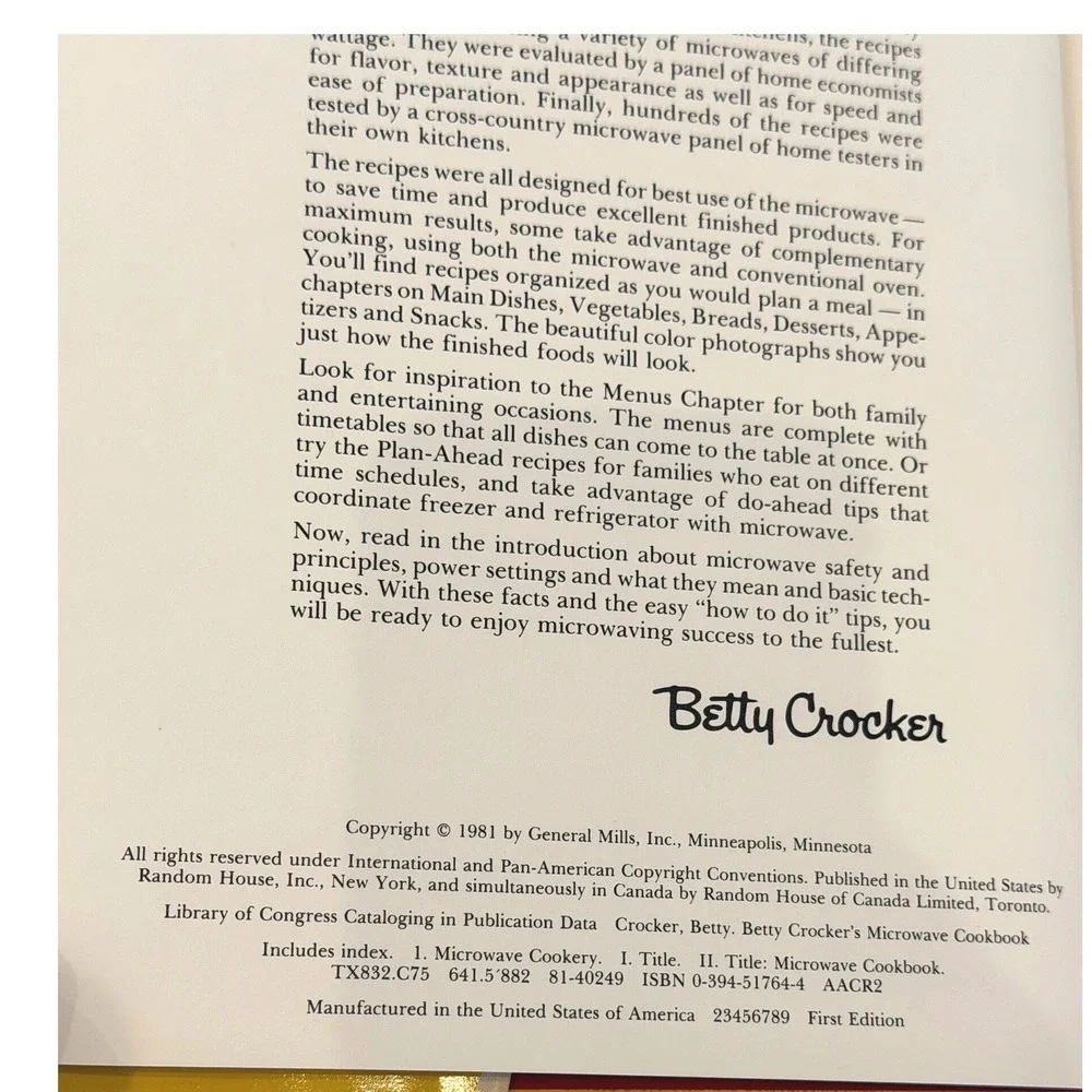 Vintage 1981 Betty Crocker's Microwave Cookbook First Edition Hardcover Retro